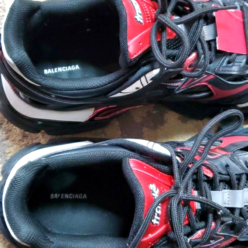 Balenciaga - Picture 7 of 9
